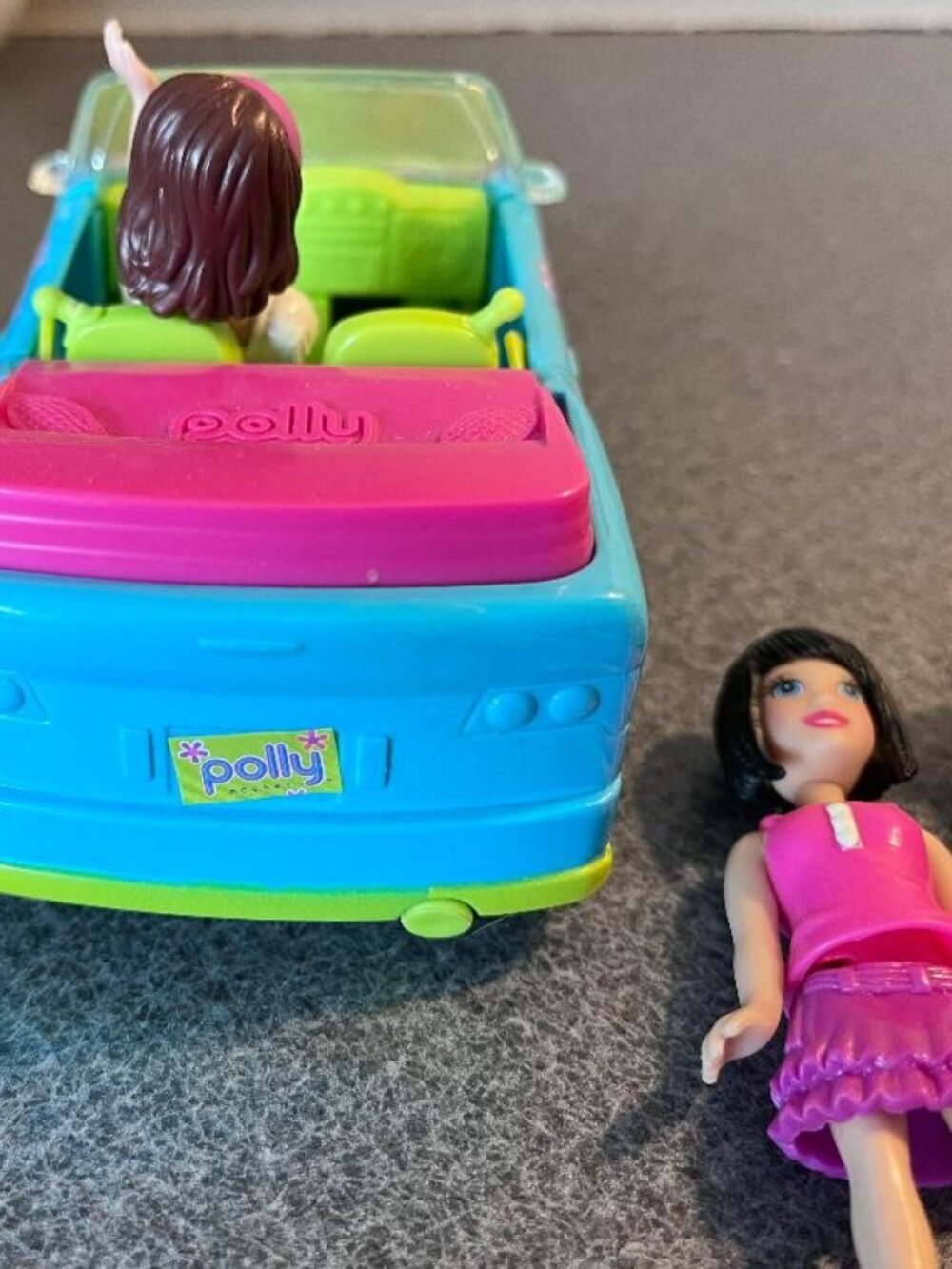 Vintage Polly Pocket Teal Convertible Car Lot with Dolls Clothes Shoes More - Picture 6 of 7